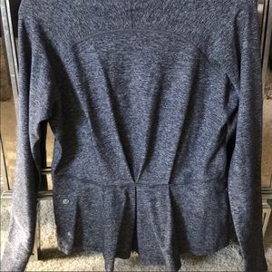 Lululemon pullover L/S sweatshirt ruffle back sz 8